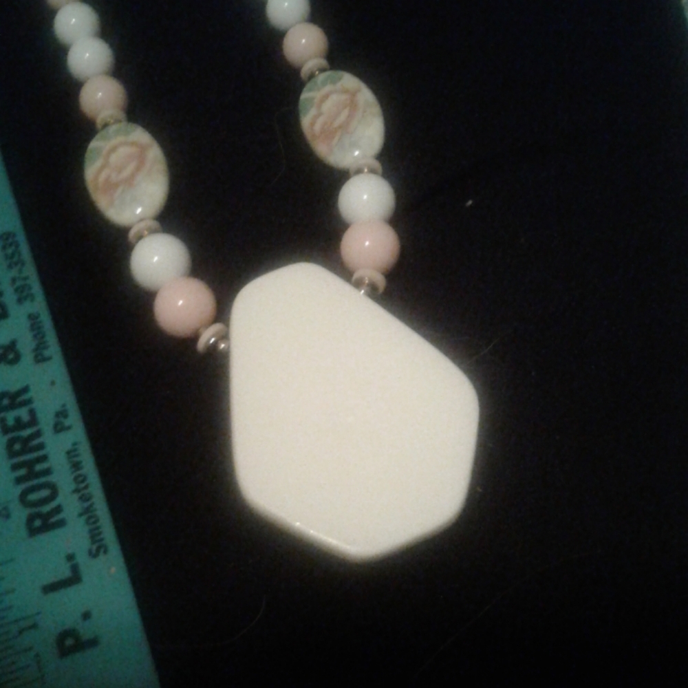 Neclace - Picture 3 of 3
